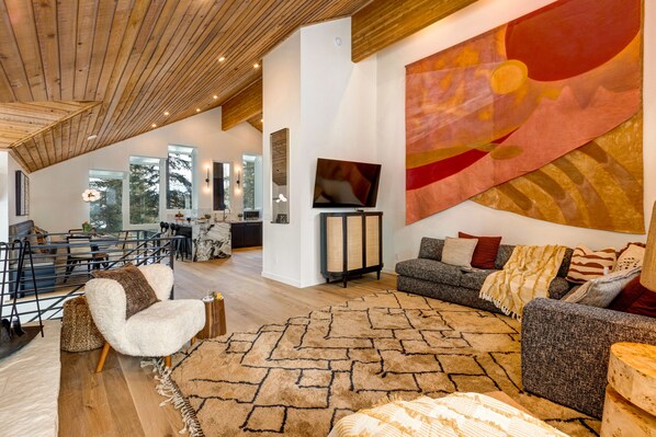 Televisio, takka, kirjoja