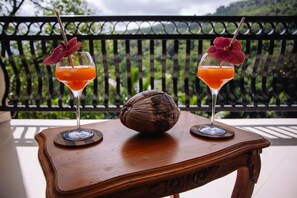Outdoor dining - south hill villa (Mahe)