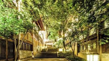 المنطقة المحيطة بالمنشأة