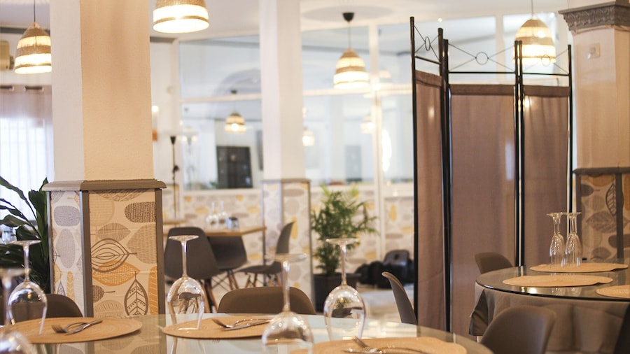 Hotel Restaurante Vía Sevilla - Cádiz by MA 22 Puntos
