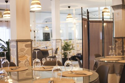 Hotel Restaurante Vía Sevilla - Cádiz by MA 22 Puntos