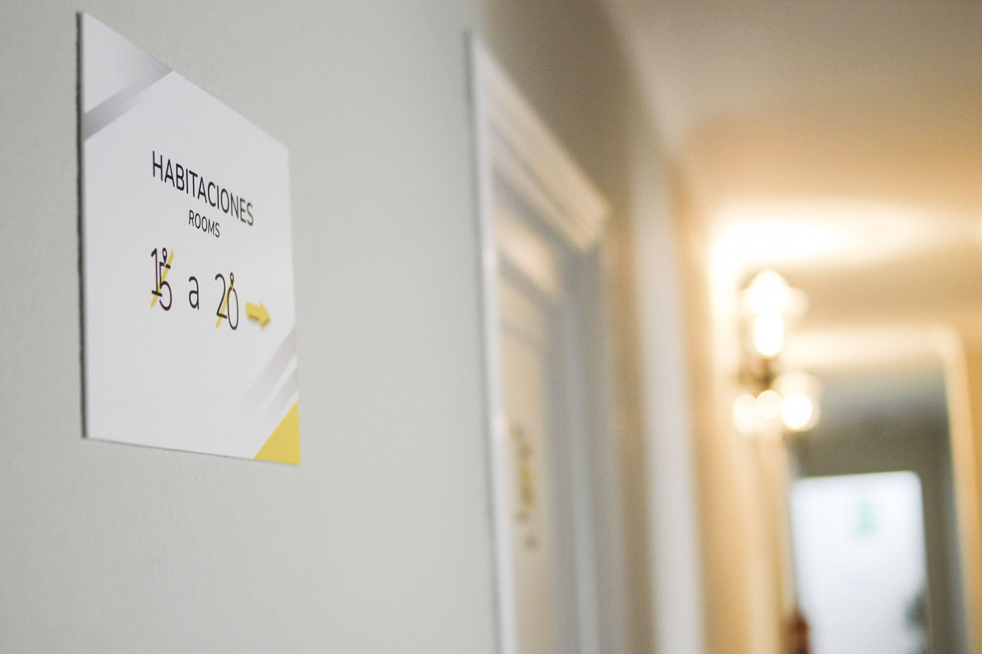 A sign indicating the location of the Habitations rooms, marked as 15a.