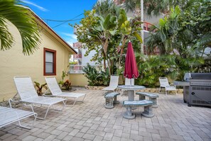 Outdoor dining - 🌅 Surf Song Condo #344 — Spacious Gulf-View Comfort Just Steps from the Beach (Madeira Beach)
