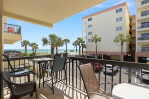 Outdoor dining - 🌴 Surf Song #237 — King Bed Comfort with Gulf Breezes & Walkable Charm (Madeira Beach)