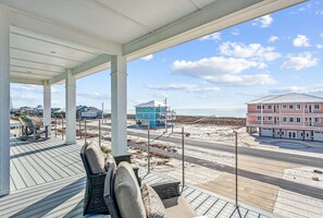 Terrace/patio - Luxury Gulf View Home with (heated) Private Pool and Hot Tub on Navarre Beach (Navarre Beach)