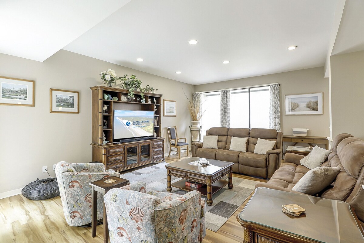 Pet Friendly 4 bedroom/4 bathroom townhouse in Sea Pines, multi-family rental