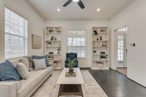 Televisión y oficina 