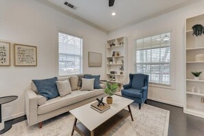 Televisión y oficina 