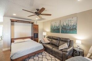 3 bedrooms, desk, iron/ironing board, free WiFi