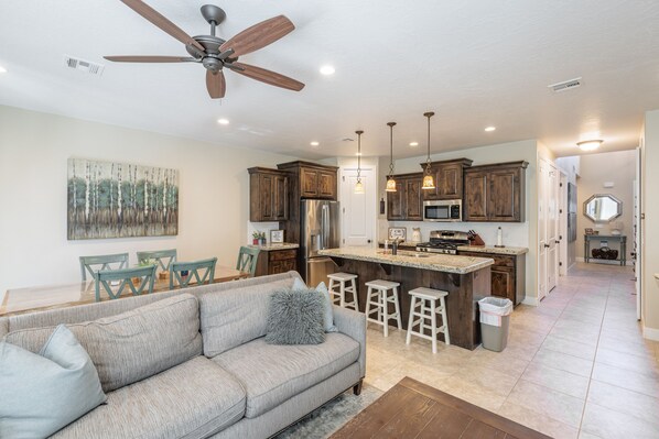 Smart TV, table tennis