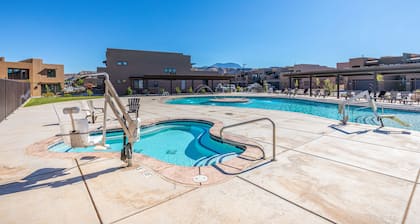 Ledges Oasis at The Ledges Golf Club *Resort Amenities Included!
