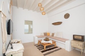 Villa Luxe | Coin séjour | Télévision de 30 pouces avec chaînes numériques