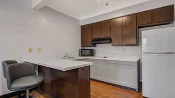 Full-sized fridge, microwave
