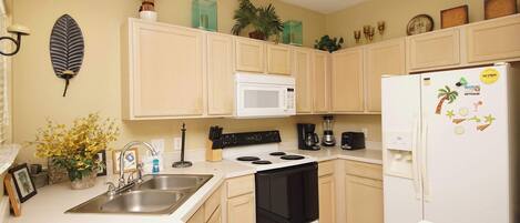 ثلاجة، ميكروويف، فرن، موقد طهي مسطح