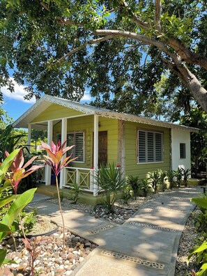 Premium bedding, free WiFi, bed sheets - Bak A Yaad (Negril)