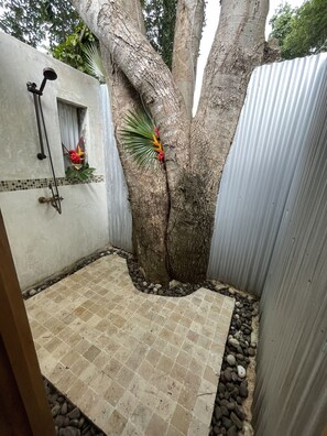 Executive Cabin | Bathroom | Shower, rainfall showerhead, towels - Bak A Yaad (Negril)
