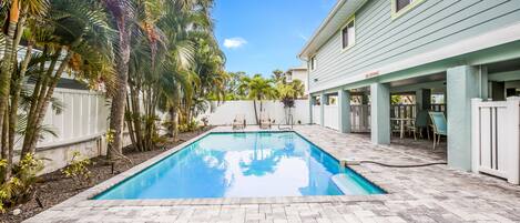 Een verwarmd zwembad