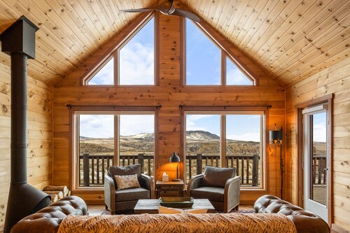 Wheatgrass Guest Cabin - Wonderful log cabin located just east of Livingston!