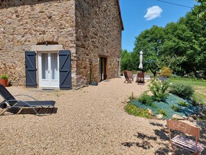 Outdoor dining - At the gateway to the Périgord, your vacations in the countryside (Saint-Yrieix-la-Perche)