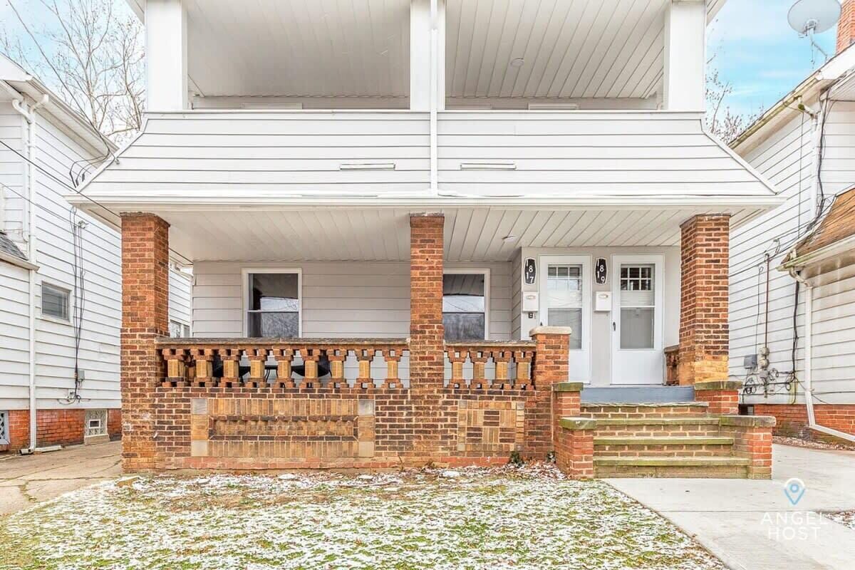 Cleveland Stay: Spotless & Convenient with Parking