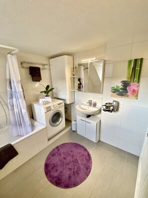 花灑/浴缸組合、風筒、提供毛巾、番梘