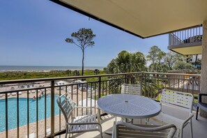 Outdoor dining - 313 Ocean One - Direct Oceanfront and 3 Bedrooms (Hilton Head Island)