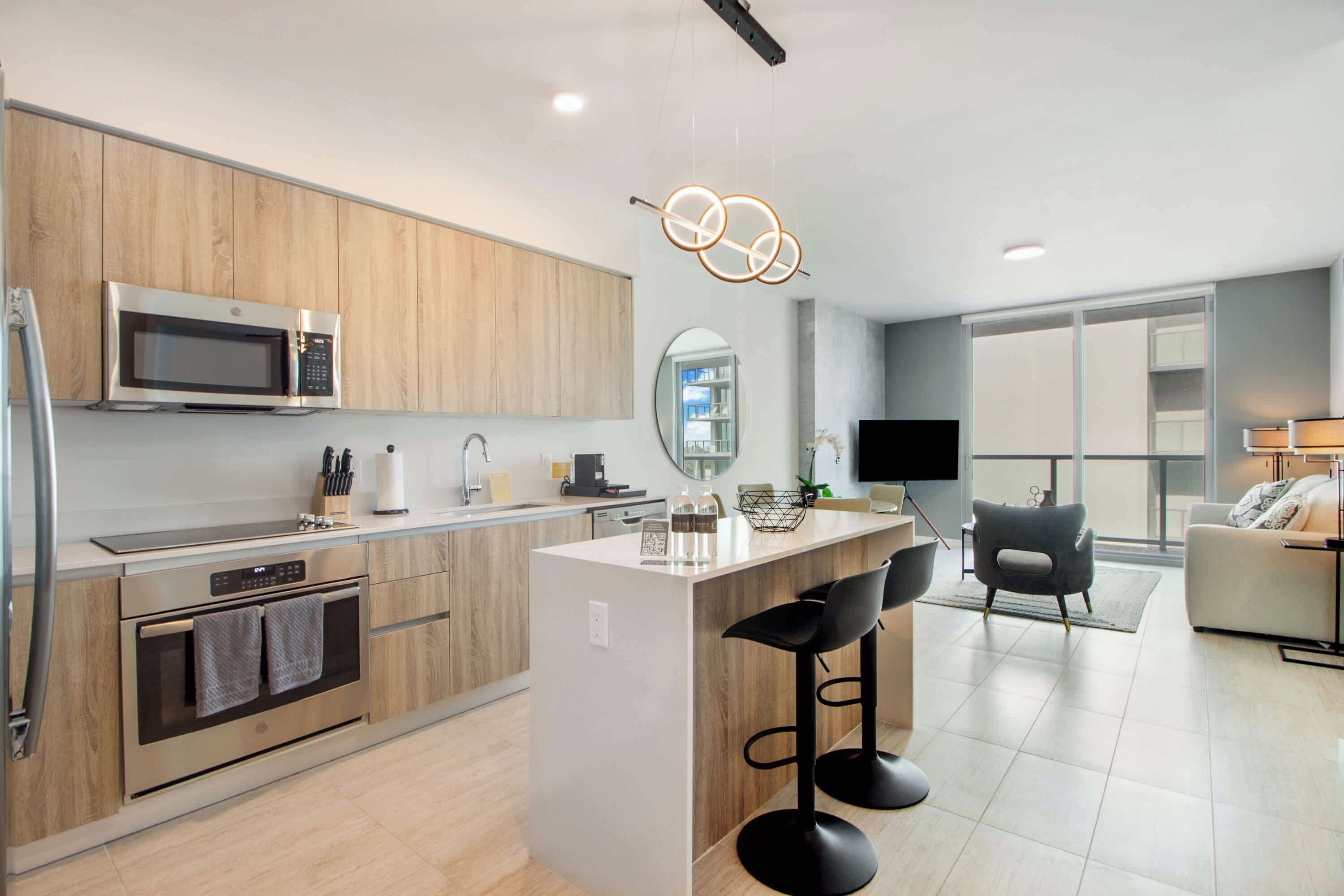 ثلاجة، ميكروويف، فرن، موقد طهي مسطح