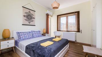 Desk, cots/infant beds, free WiFi, bed sheets