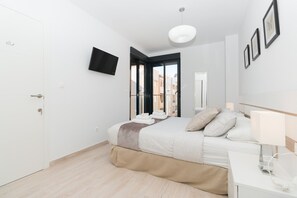 3 slaapkamers, een strijkplank/strijkijzer, gratis wifi, beddengoed