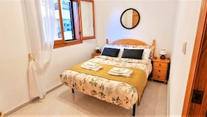 2 عدّة غرف نوم ومكواة/لوح كي وواي فاي مجانًا وملاءات أسرّة