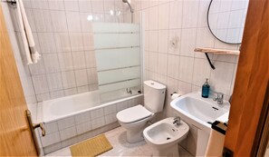 أحواض استحمام، مجففات شعر، مناشف