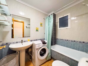 أحواض استحمام، مجففات شعر، مناشف