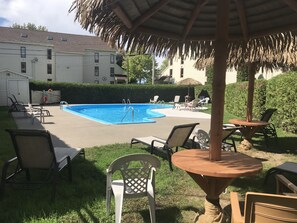 Indoor pool, outdoor pool - Mt-Orford ski 8.5Km. Walk to old Magog! Lake view w/pools, hot tub, sauna! Quiet (Magog)