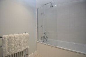 Classic Bungalow | Bathroom