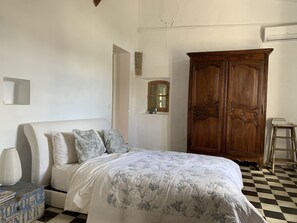 3 bedrooms, iron/ironing board, free WiFi, bed sheets - Charming stone Mas in the Cevennes, with  fabulous private pool and terrace (Tornac)