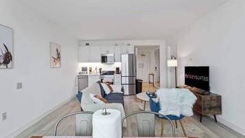 TV, Netflix, servizi in streaming, studio