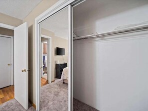 1 bedroom, desk, iron/ironing board, WiFi