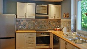 Réfrigérateur, four, plaque de cuisson, lave-vaisselle