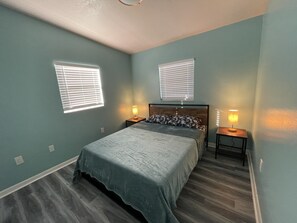 3 bedrooms, desk, iron/ironing board, free WiFi