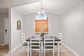 Dining - Seashore Cottage Pet-Friendly/Near FLETC & Shops (Brunswick)