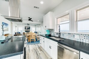 冰箱、微波炉、烤箱、炉灶