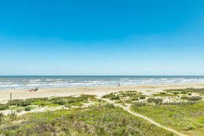 On the beach - Private Beachfront Home - HOT TUB w/ Gulf Views, Steps from Beach & Dog Friendly (Galveston)