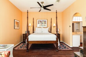 4 bedrooms, desk, iron/ironing board, free WiFi - Dog Friendly Beachfront Home w Stunning Gulf Views, 2 Decks + Patio, Open Plan (Jamaica Beach)