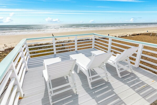 Property grounds - Dog Friendly Beachfront Home w Stunning Gulf Views, 2 Decks + Patio, Open Plan (Jamaica Beach)