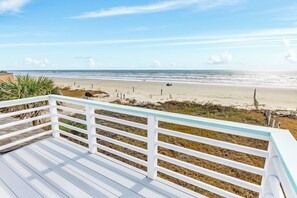 Property grounds - Dog Friendly Beachfront Home w Stunning Gulf Views, 2 Decks + Patio, Open Plan (Jamaica Beach)