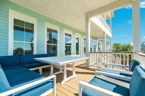 Outdoor dining - Private Beachside Home w/ 4 Suites, Gulf Views, 2 Covered Decks & 200' to Beach (Galveston)