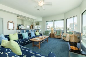 TV, lettore DVD, libri