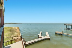 Property grounds - Bayfront Home w/ Private Dock, 3 Decks, 1 mi from Beach, Great Fishing & Birding (Galveston)