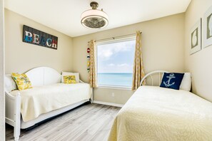 3 bedrooms, iron/ironing board, free WiFi, bed sheets - Bayfront Home w/ Private Dock, 3 Decks, 1 mi from Beach, Great Fishing & Birding (Galveston)