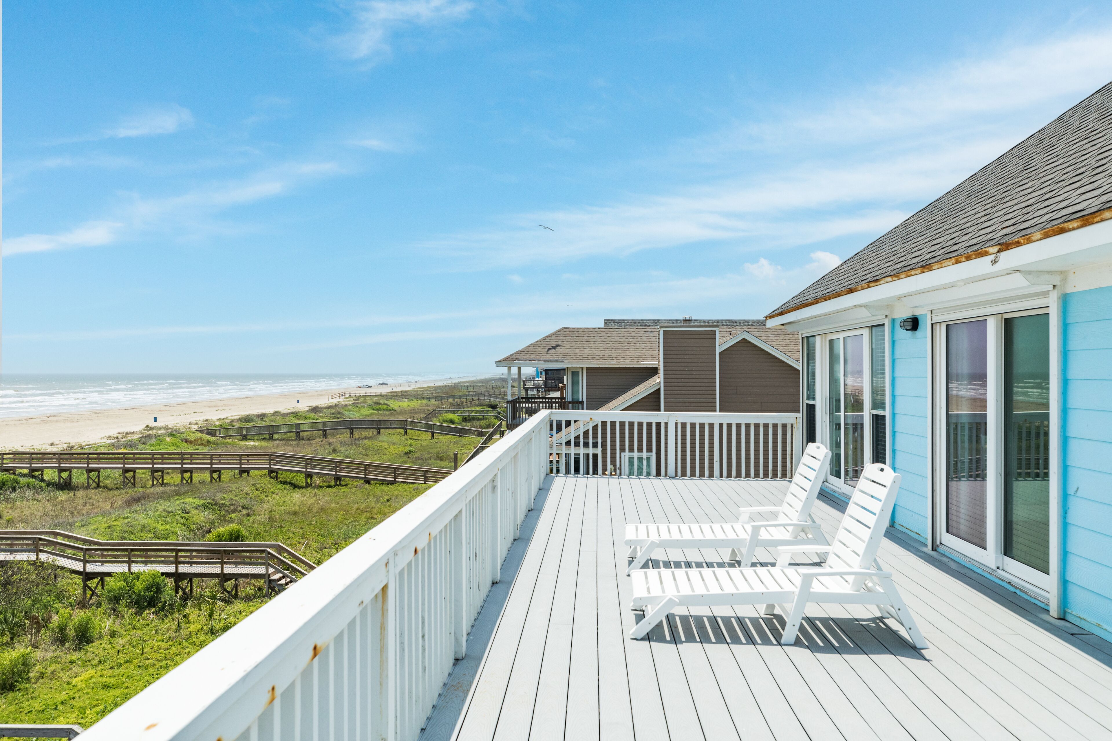 Beachfront w/ Gulf Views from Every Bedroom, Large Kitchen/Dining, Fenced Yard